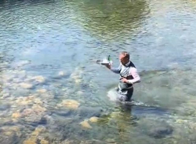 VIDEO Nesvakidašnja usluga u Blagaju: Konobar do gostiju stigao kroz Bunu
