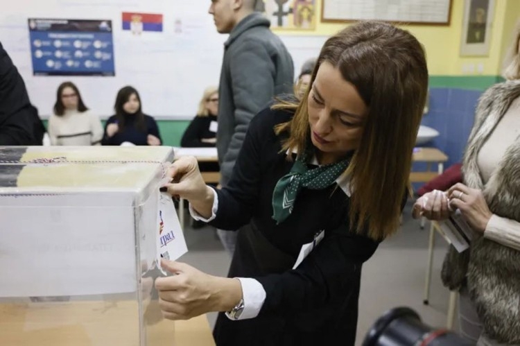 Danas vanredni parlamentarni izbori: Srbija bira 250 poslanika