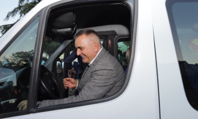 Minić dovezao Cvijanovićevu i Dodika: Poklonili kombi za prevoz učenika FOTO/VIDEO