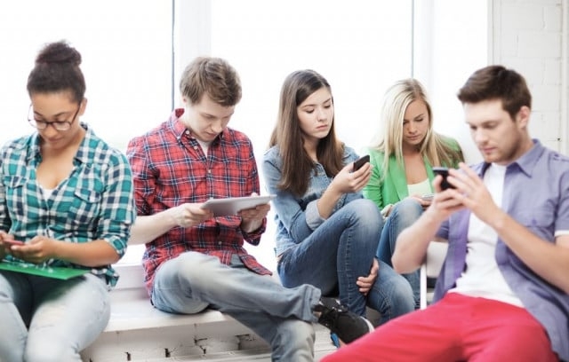 Američki znanstvenici tvrde: Pametni telefoni krivi su za pad stope fertiliteta