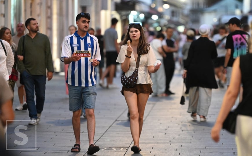 Nedjelja u Sarajevu: Vrućina ne zaustavlja šetnju gradom, sladoled i dobre outfite