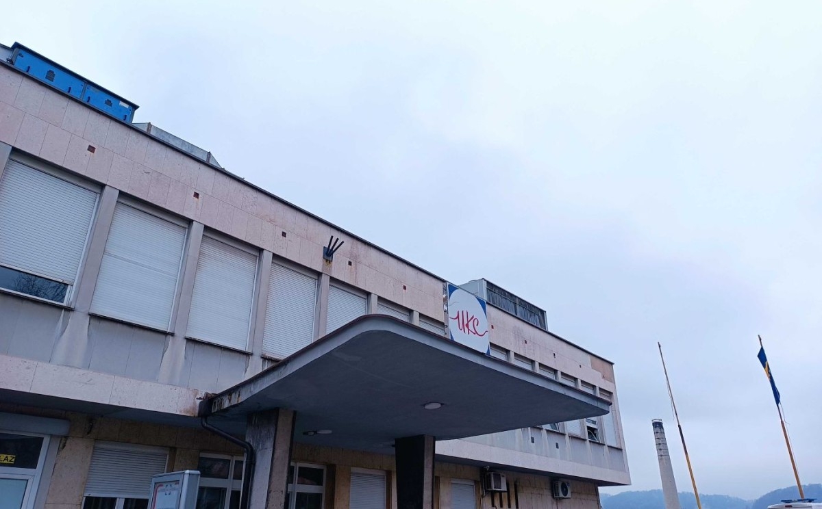 U sudaru dva kamiona kod Tešnja povrijeđene dvije osobe: Vozač iz Gradačca prevezen u UKC Tuzla