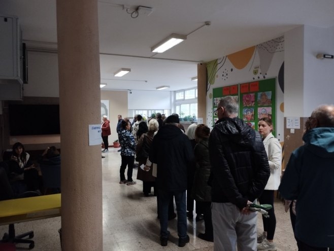 Srbija danas bira - građani glasaju na vanrednim parlamentarnim izborima; Ekipa RTRS-a u Beogradu (FOTO/VIDEO)