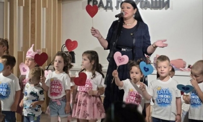 “Veseli ples uz stihove i note”: Vaspitačica Vesna i njeni mališani priredili spektakl FOTO