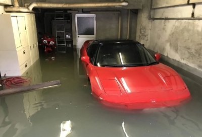 VODA JOJ NIJE MOGLA NIŠTA Potopljena Honda NSX ponuđena za 5.700 evra, a onda je na aukciji nastalo ludilo