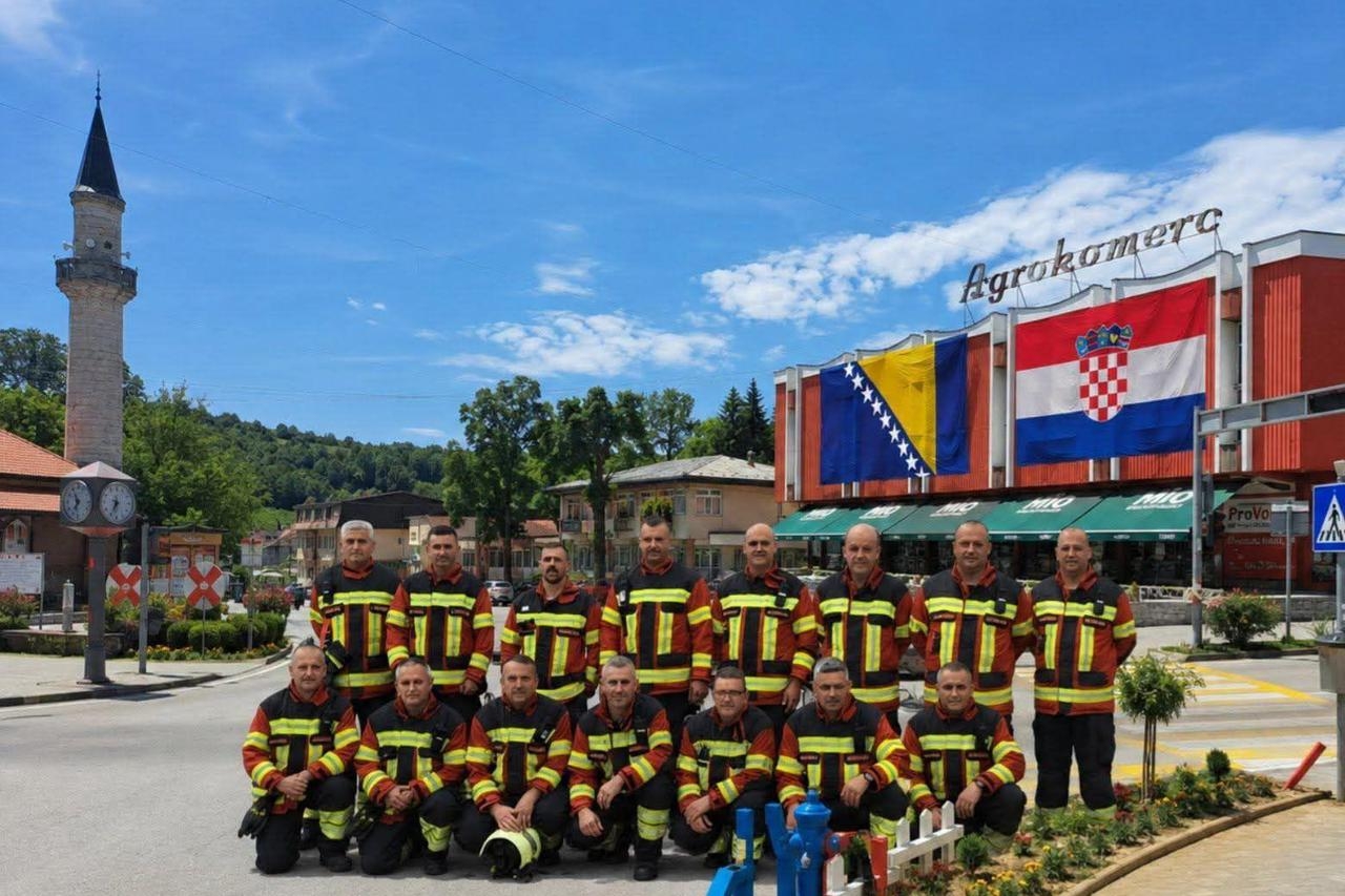 FOTO Ovako su velikokladuški vatrogasci poželjeli sreću Hrvatskoj