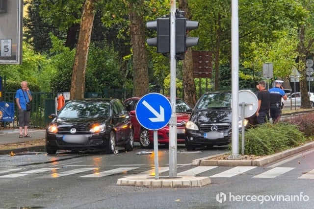 Tri vozila sudjelovala u sudaru u Ulici kralja Tomislava u Mostaru