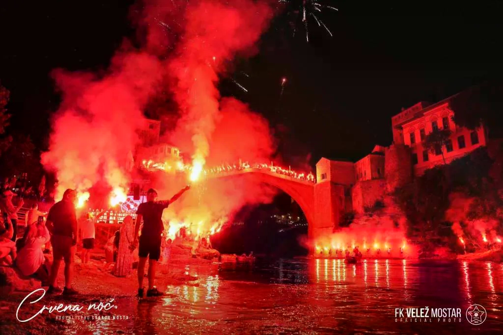 Manifestacija 'Crvena noć pod Starim – Večer Rođenih' održana u Mostaru