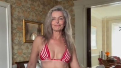 Sa 61 godinom u bikiniju: Nekadašnja superzvijezda 80-ih pokazala da godine nisu prepreka samopouzdanju