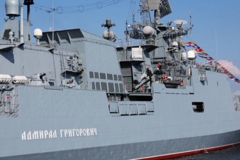 Ruski ratni brod pucao prema jahti u La Mancheu. Stigla prva reakcija Rusa
