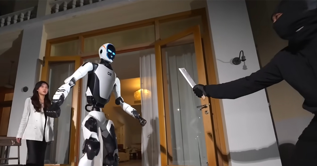 "Kung-fu legenda čuvar": Stigao robot koji diže automobile i čuva kuću (VIDEO)