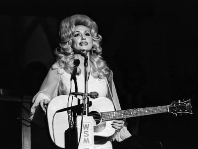 Svijet se oprašta se od Doli Parton: Muzičarka, pjevačica, glumica, ukratko... legenda
