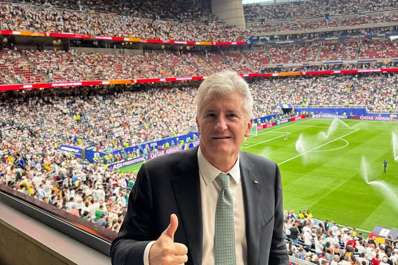 Davor Šuker pohvalio se fotkom s utakmice Hrvatske i Portugala, pozirao je s posebnom ženom