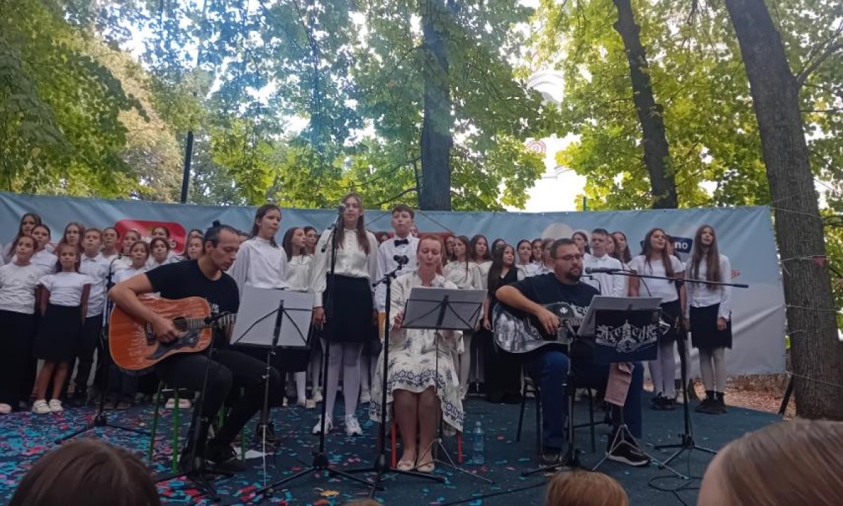Druženje pod pokroviteljstvom Karađorđevića: Đaci iz Banjaluke predstavljali Srpsku na festivalu „Oplenac“