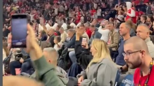 Navijači Zvezde okrenuli leđa Vučiću: Arenom odjekivalo "Vrati konju glavu, Dragane!"