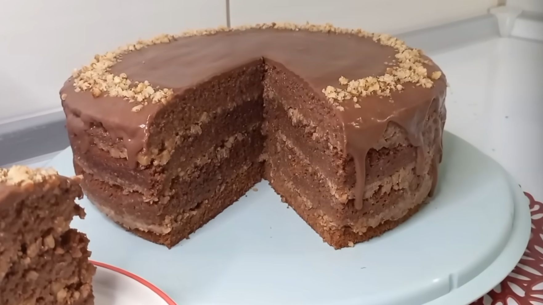 Video / Šerpa torta osvaja bogatim okusom: Čokolada, orasi i sočne kore u jednostavnom receptu