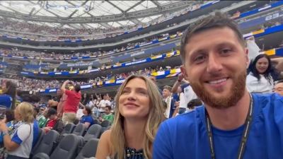 Video / Nurkić bodrio Zmajeve sa suprugom, skupa su pjevali "Ljiljane"
