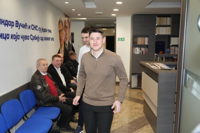 STUDENT KOJI JE 'ŽELIO DA UČI' SADA PREGLEDAVA PACIJENTE: Po čijem ovlaštenju to radi?