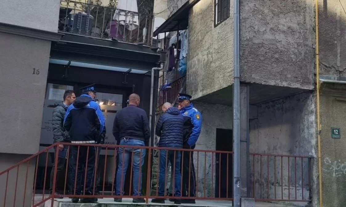 Novi detalji užasa u Sarajevu: Sin majku usmrtio lopatom, ranije imao sukobe s porodicom