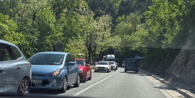 Velike gužve na putevima, saobraćaj se odvija otežano