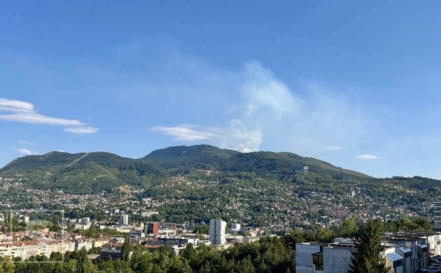 Vatra još uvijek gori na Trebeviću: Pogledajte snimke požara iz raznih dijelova Sarajeva