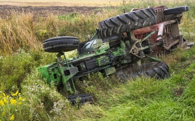 Nova nesreća u BiH: Maloljetnik zadobio teške tjelesne povrede nakon što se prevrnuo traktor