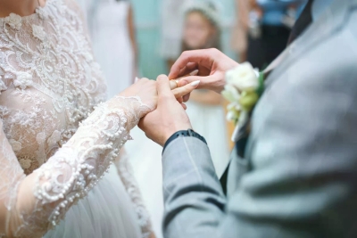 Ne robuju tradiciji: Četrdeset mladoženja u entitetu RS na vjenčanju uzelo ženino prezime