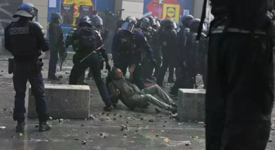 Rat na ulicama Francuske: Demonstranti ušli u gradsku skupštinu. Policija ih rastjeruje suzavcem