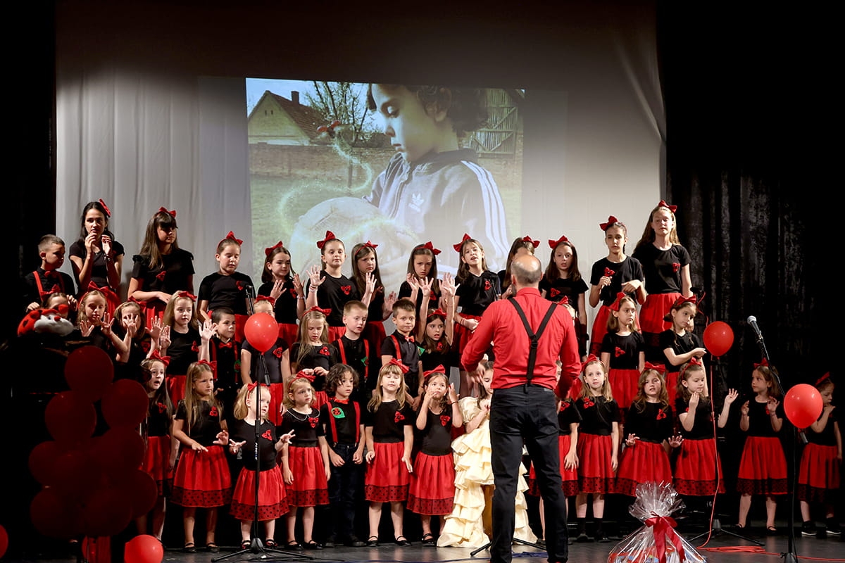 Mali umjetnici velikog srca: Godišnji koncert hora „Bubamarac“