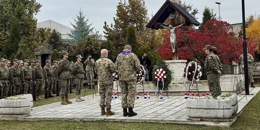 U Sarajevu odata počast poginulim i nestalim pripadnicima HVO-a: Položeni vijenci i zapaljene svijeće