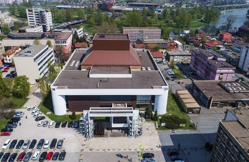 "Tebe ljubi duša moja" u režiji Harisa Pašovića najbolja predstava Festivala bh. drame u Zenici, Armin Behrem odbio nagradu