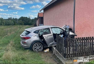 Stravična nesreća u Bijeljini: Vozač poginuo, suvozač teško povrijeđen