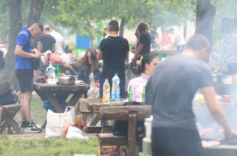 Praznik rada uz visoke cijene: Prvi maj više nije jeftin, roštilj postaje luksuz za mnoge građane