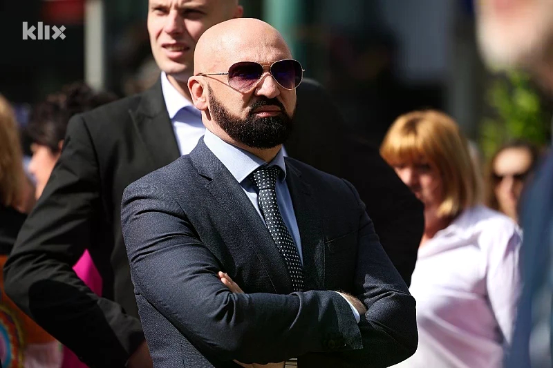 “Vrijeme je za snagu naroda” je slogan kojim stranka Rame Isaka izlazi na izbore