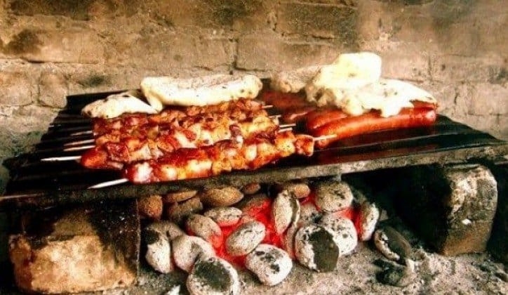 Koliko mesa pripremiti po osobi za roštilj? Praktičan vodič za savršeno druženje