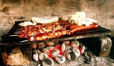 Koliko mesa pripremiti po osobi za roštilj? Praktičan vodič za savršeno druženje
