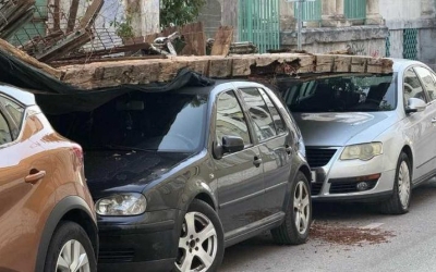 Urušila se istorijska građevina u Mostaru: Automobili zatrpani pod ruševinama (Foto)