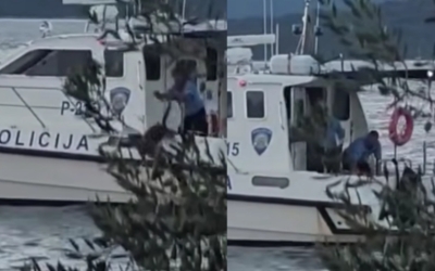 ŠTA SE ZAISTA DOGODILO: Policajca snimili kako baca psa u more, poznati detalji koji su uznemirili javnost (VIDEO)