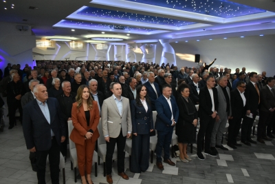 RAZBIJANJE SDS Sukob pristalica Blanuše i Petrovića prijeti ŽESTOKIM stranačkim RASKOLOM