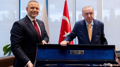 Erdoan poklonio predsjedniku Poljske revolver: Navrocki mu se u Njujorku revanširao nesvakidašnjim poklonom