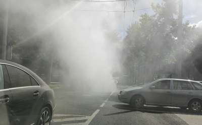 Sarajevo: Gori automobil nasred ceste, vatrogasci i policija na terenu