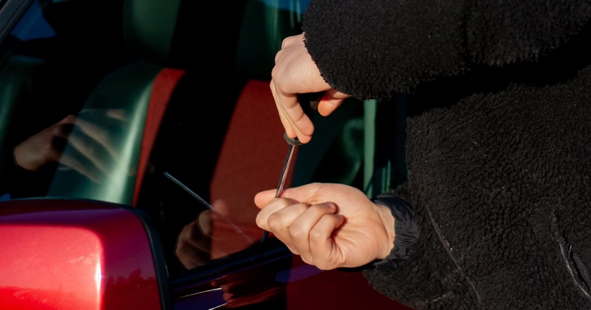 Parkirate auto, a on ode: Sam se sklanja od opasnosti