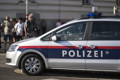 Bosanac napravio dar mar u Austriji: Napao bivšu djevojku, pa pomoću brusilice skinuo lisice i pobjegao iz auta”