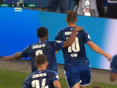 SIGURAN S PENALA: Džeko pogodio za Schalke i upisao prvi gol nove sezone