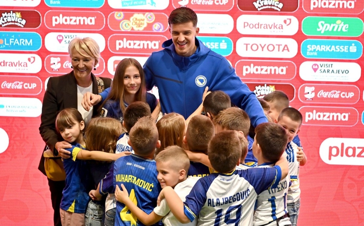 Djeca izabrala svog SIM uzora: Tarik Muharemović u društvu osnovnoškolaca