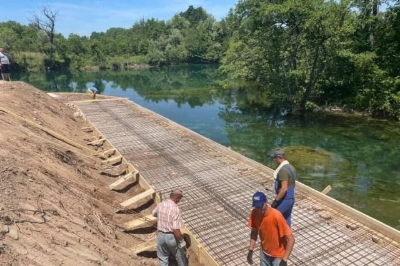 Bihać kreće u obračun s nelegalnom gradnjom, rušit će se betonirane obale Une