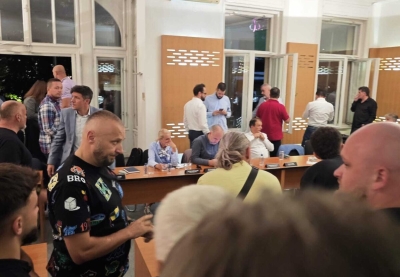 Drama u sarajevskoj SDA: “Prekinuta sjednica, svađa, psovke i fizički napad političara”