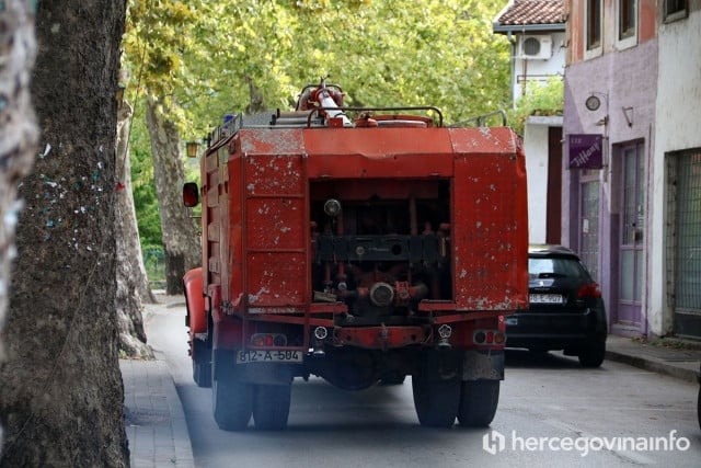 Gorjela kuća u Jablanici i minibus kod Stoca