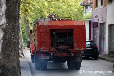 Gorjela kuća u Jablanici i minibus kod Stoca