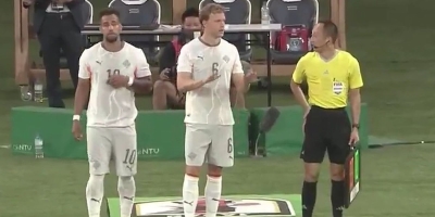 Islandski nogometaš izlazio iz igre i odugovlačio vrijeme, tada je na scenu stupilo novo FIFA-ino pravilo